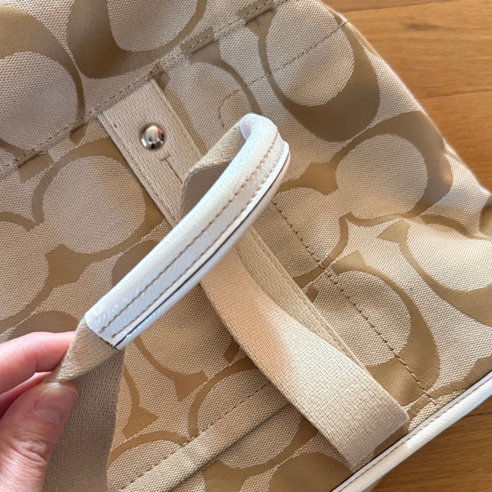 Coach Beige Tote Bag - Picture 8 of 16
